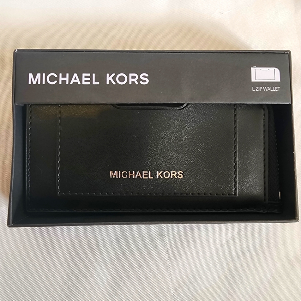 Michael Kors NWT black zip card wallet